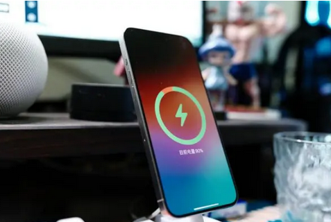 满城苹果15换屏服务分享用什么充电器给iPhone15充电更好 